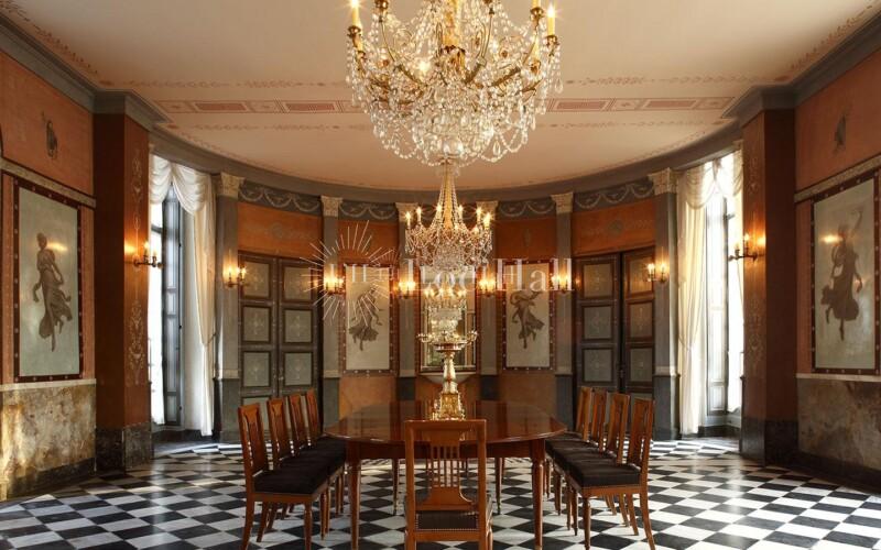 Privatization of château Malmaison for banquets
