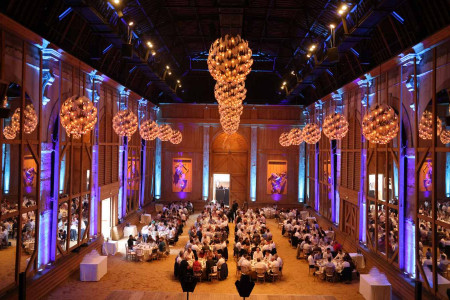Le Manège de l’Académie Équestre de Versailles en format dîner de gala.