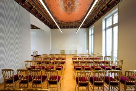 Le Salon Haussmann du Centre Events Paris en configuration conférence.
